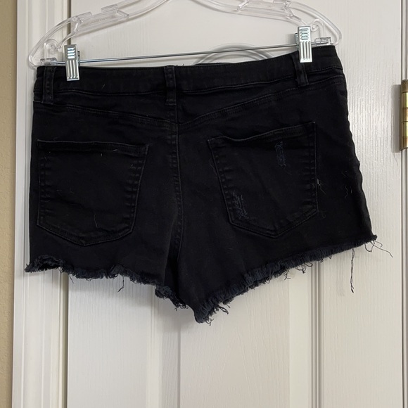Black high wasted shorts - Picture 2 of 3